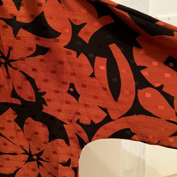 Elite size 8 black and copper blouse - Picture 4 of 5